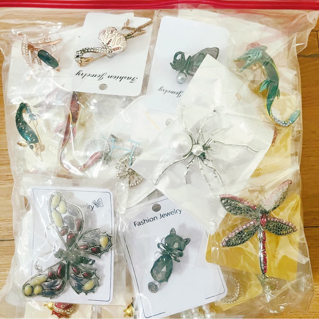 Lot Of 100 Mixed Style Mixed Material Brooch Pins Assorted Designs Random Mix